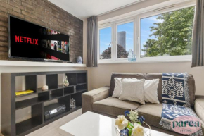 Parea Living - Cosy Flat with Skyline Views beside Canary Wharf